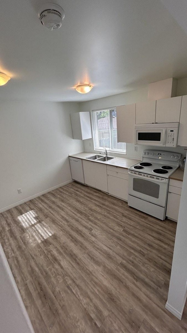 12037 Bsmt-12037 59 Street Northwest, Edmonton, AB, T5W 3Y1 - 6