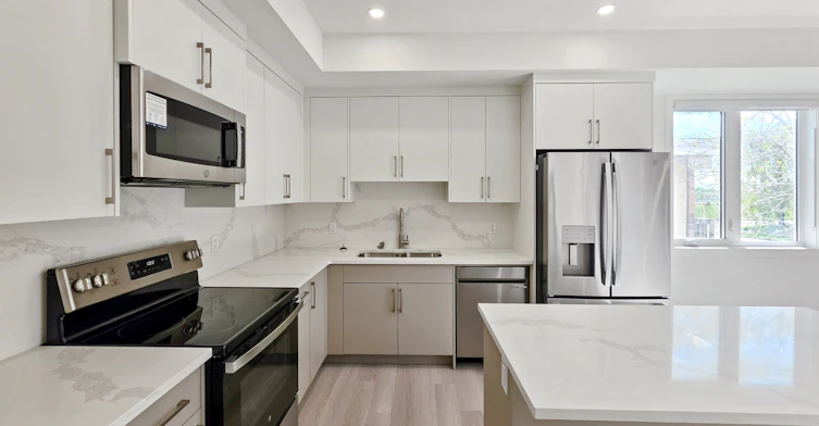 7412 34 Avenue Northwest, Calgary, AB, T3B 1N6 - 6