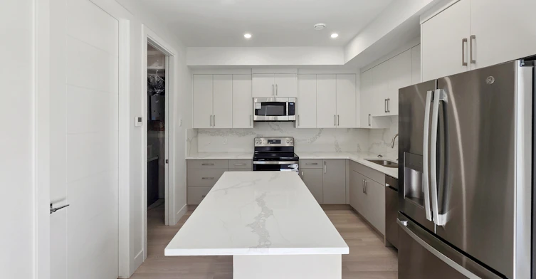 7412 34 Avenue Northwest, Calgary, AB, T3B 1N6 - 4