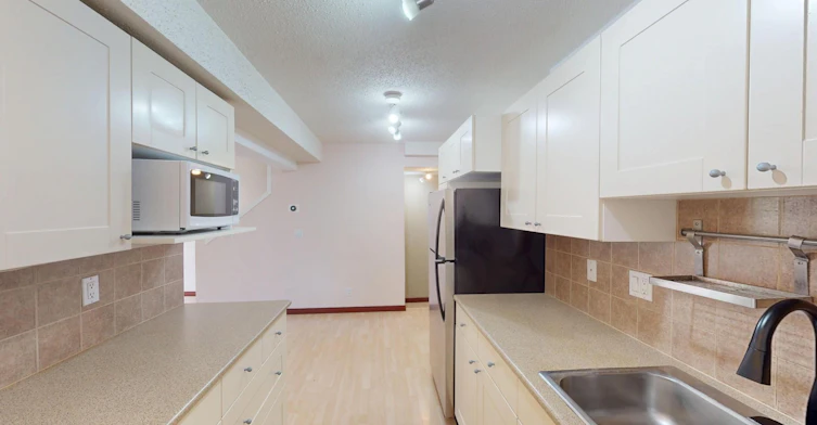 4940 39 Avenue Southwest, Calgary, AB, T3E 6K4 - 8