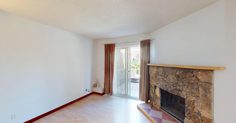 4940 39 Avenue Southwest, Calgary, AB, T3E 6K4 - 3