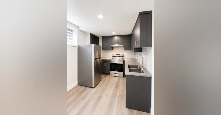 3016 12 Avenue Northwest, Edmonton, AB, T6T 2H1 - 7