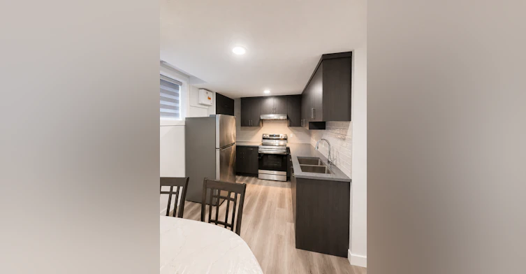 3016 12 Avenue Northwest, Edmonton, AB, T6T 2H1 - 2