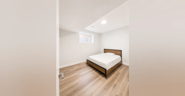 3016 12 Avenue Northwest, Edmonton, AB, T6T 2H1 - 2