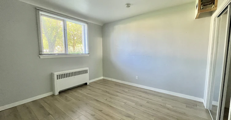 9-11235 117 Street Northwest, Edmonton, AB, T5G 2W3 - 5