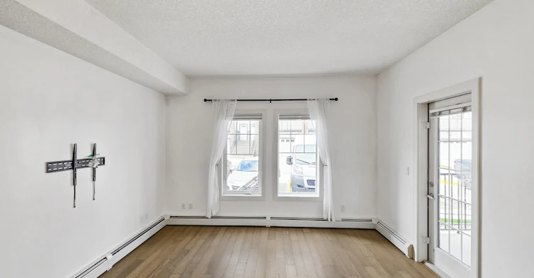 20 Royal Oak Plaza Northwest, Calgary, AB, T3G 0C1 - 3