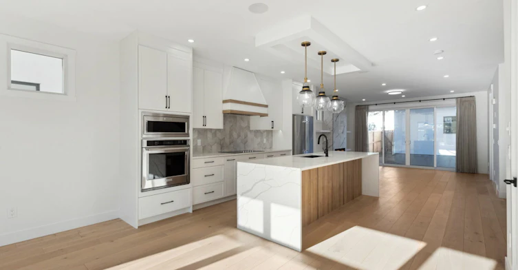Upper-33 Harvard Street Northwest, Calgary, AB, T2K 2B5 - 2