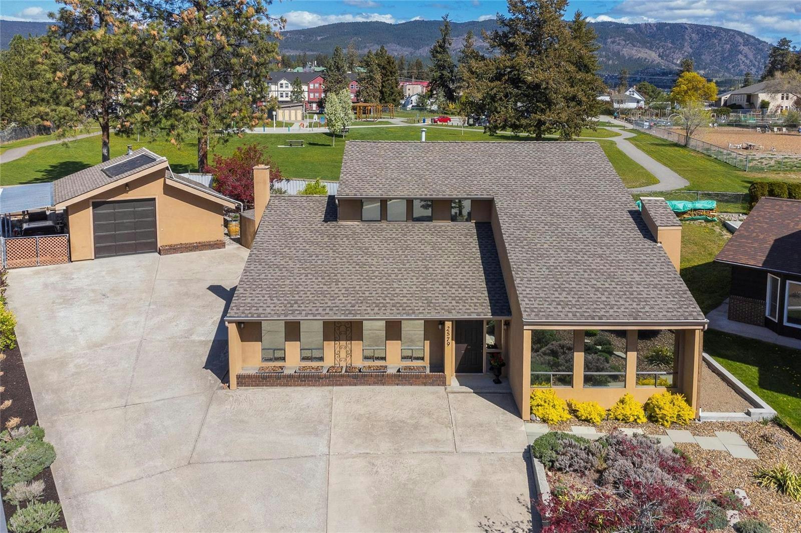2579 Pineridge Place, West Kelowna, BC, V4T 2J7 - 2
