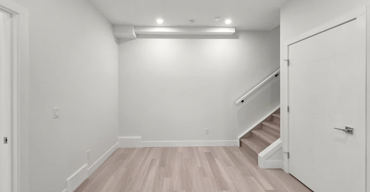 7412 34 Avenue Northwest, Calgary, AB, T3B 1N6 - 4