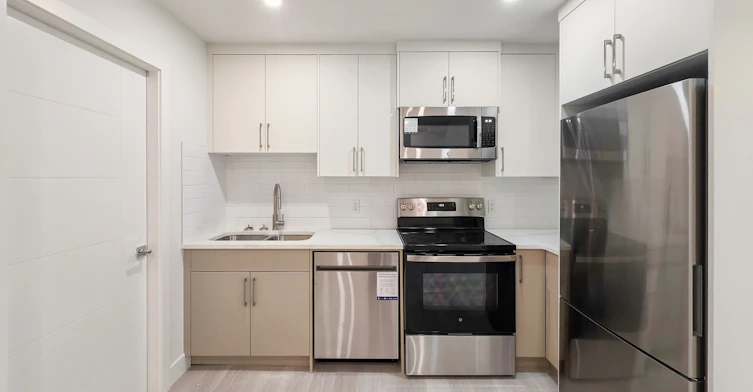 7412 34 Avenue Northwest, Calgary, AB, T3B 1N6 - 6
