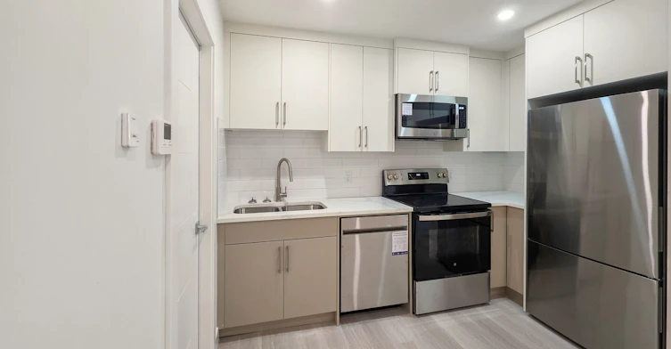 7412 34 Avenue Northwest, Calgary, AB, T3B 1N6 - 5