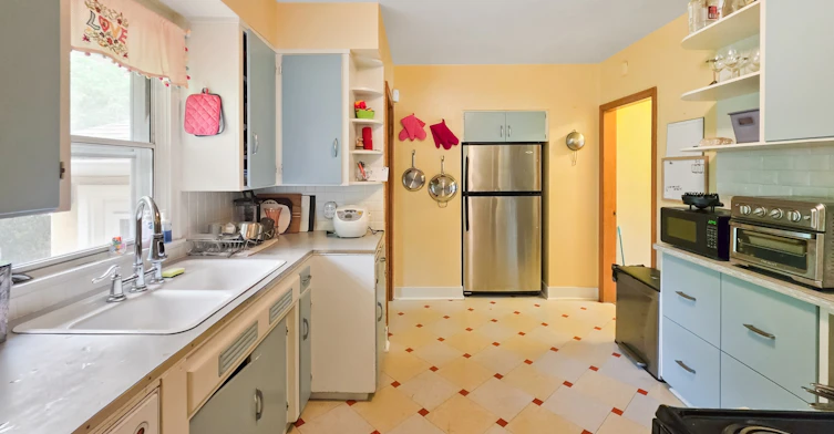 1720 13 Avenue Northwest, Calgary, AB, T2N 1L1 - 9