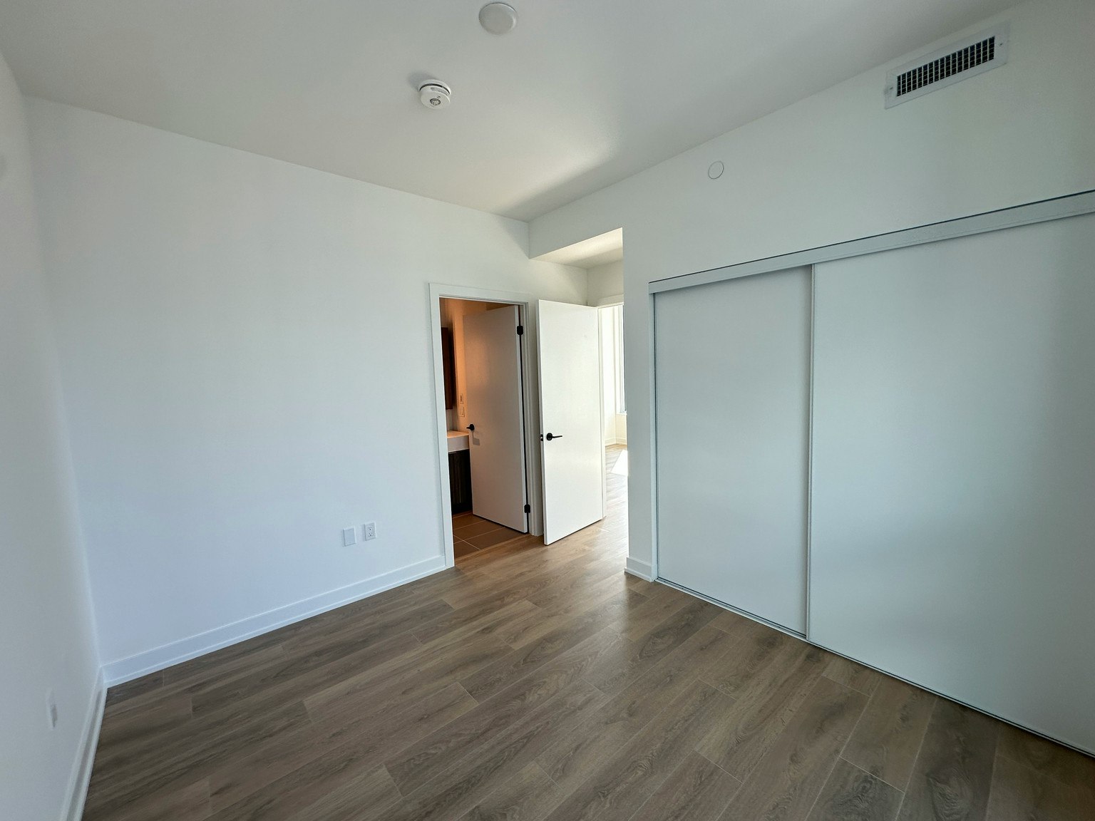 3402-117 Broadway Avenue, Toronto, ON, M4P 1V3 - 2