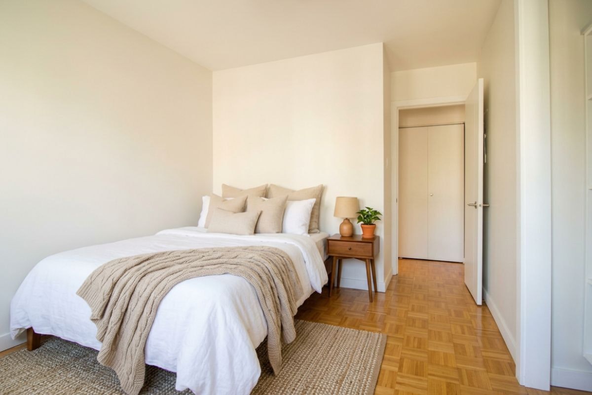1176 Burnaby Street, Vancouver, BC, V6E 1S1 - 2