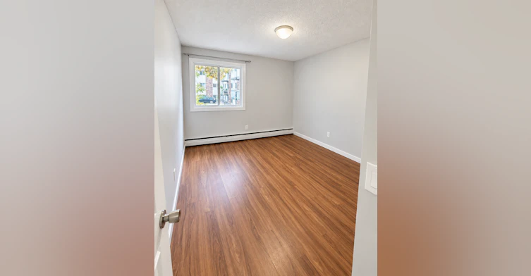 10635 123 Street Northwest, Edmonton, AB, T5N 1P3 - 5