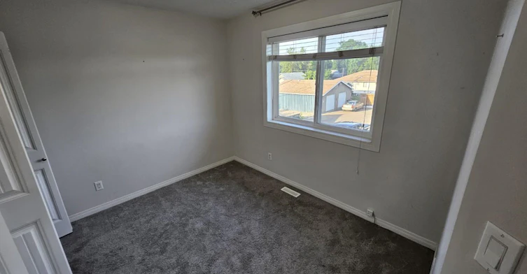 11813 43 Street NW, Edmonton, AB, T5W 2P6 - 5