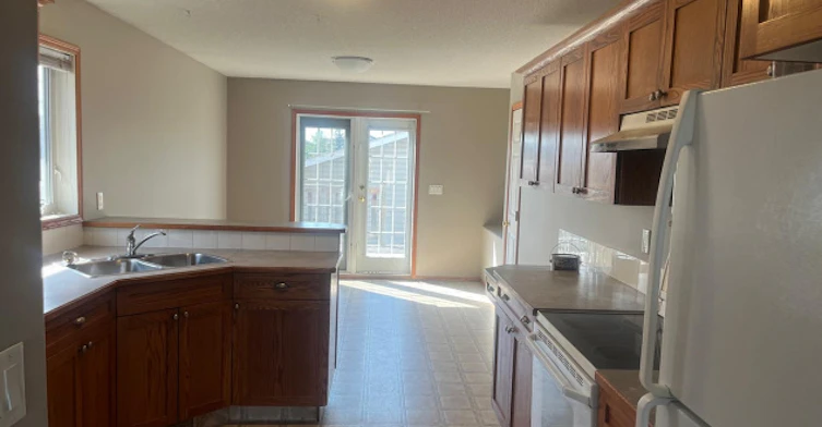 7572 59 Avenue, Red Deer, AB, T4P 3Y8 - 4