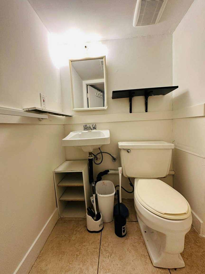 Basement-2219 West 6th Avenue, Vancouver, BC, V6K 1V7 - 4