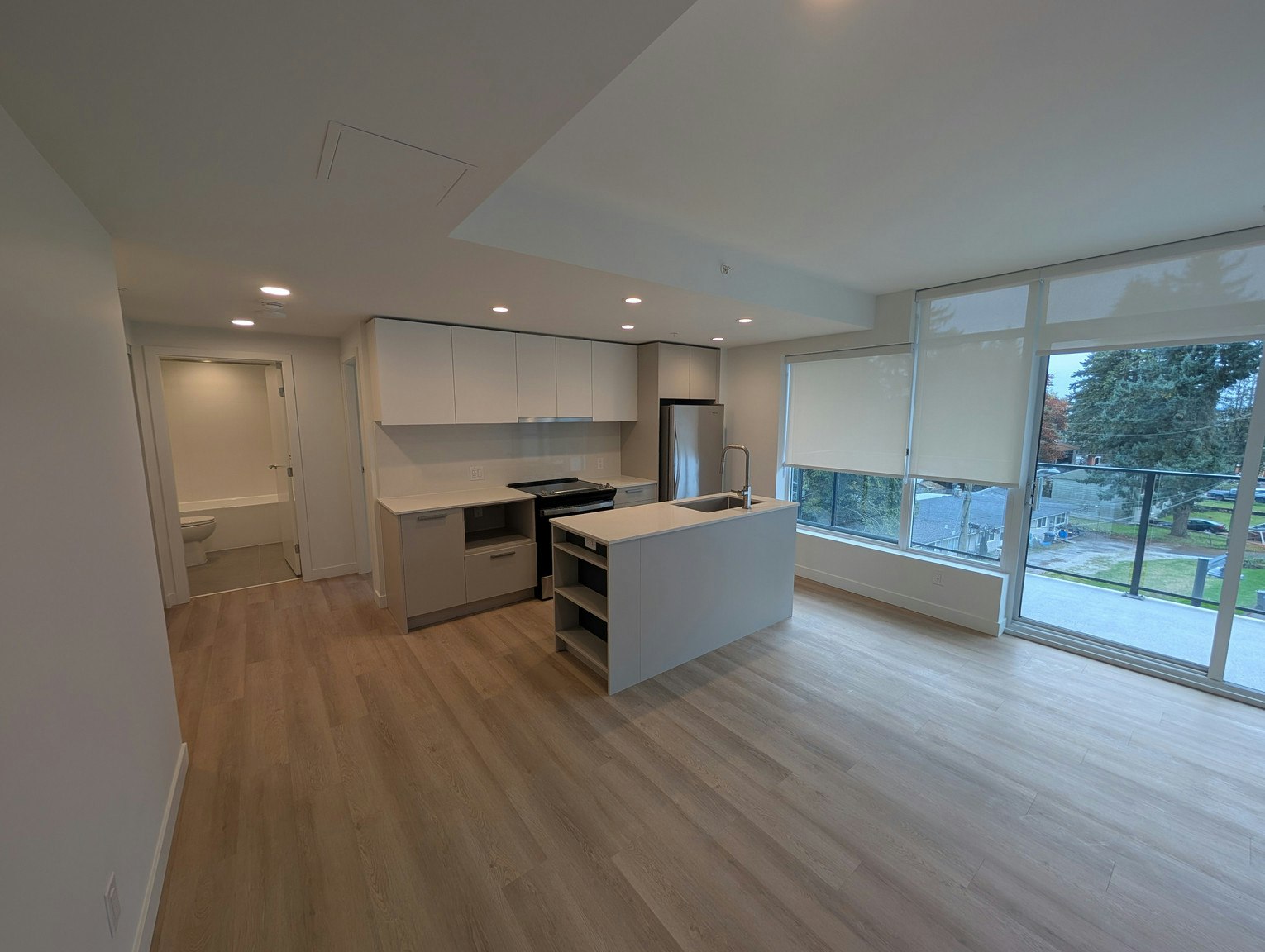 404-13740 Fraser Highway, Surrey, BC, V3T 4J3