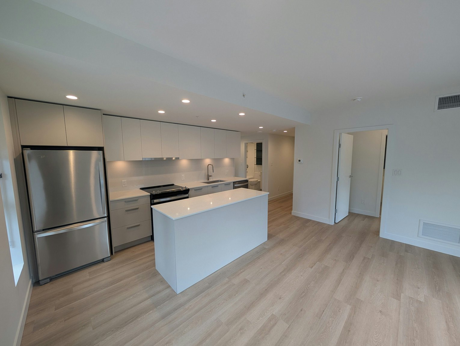 405-13740 Fraser Highway, Surrey, BC, V3T 4J3 - 3