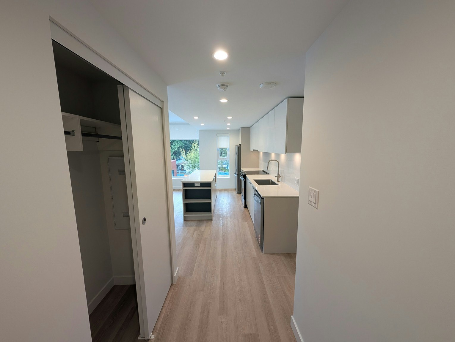405-13740 Fraser Highway, Surrey, BC, V3T 4J3