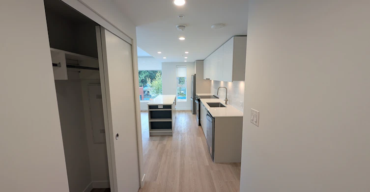 405-13740 Fraser Highway, Surrey, BC, V3T 4J3