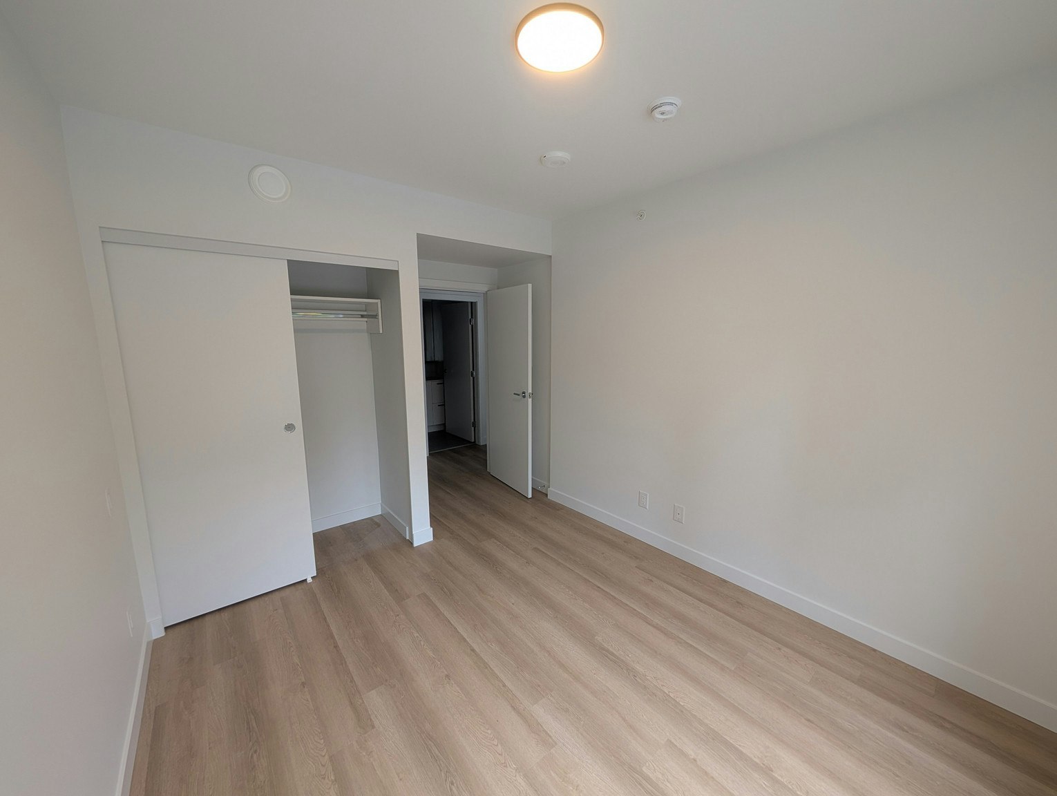 405-13740 Fraser Highway, Surrey, BC, V3T 4J3 - 13