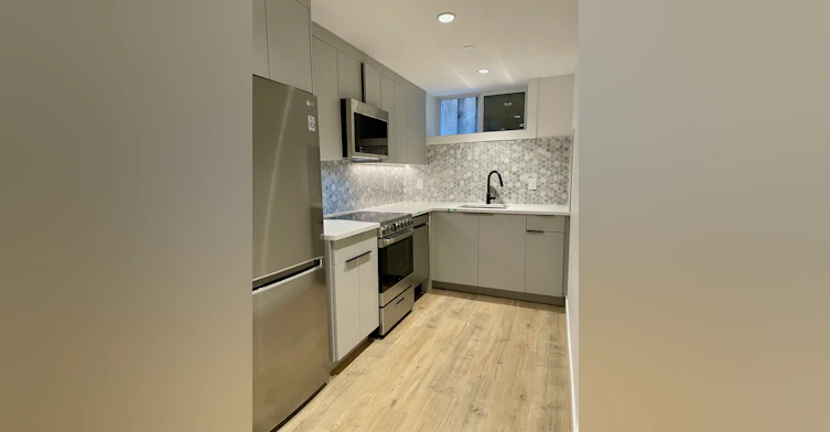 2-3582 East Pender Street, Vancouver, BC, V5K 2E3 - 4