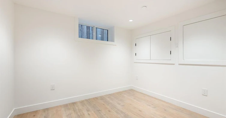 2-3582 East Pender Street, Vancouver, BC, V5K 2E3 - 3