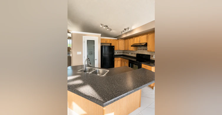 3331 26 Street Northwest, Edmonton, AB, T6T 1Z4 - 4