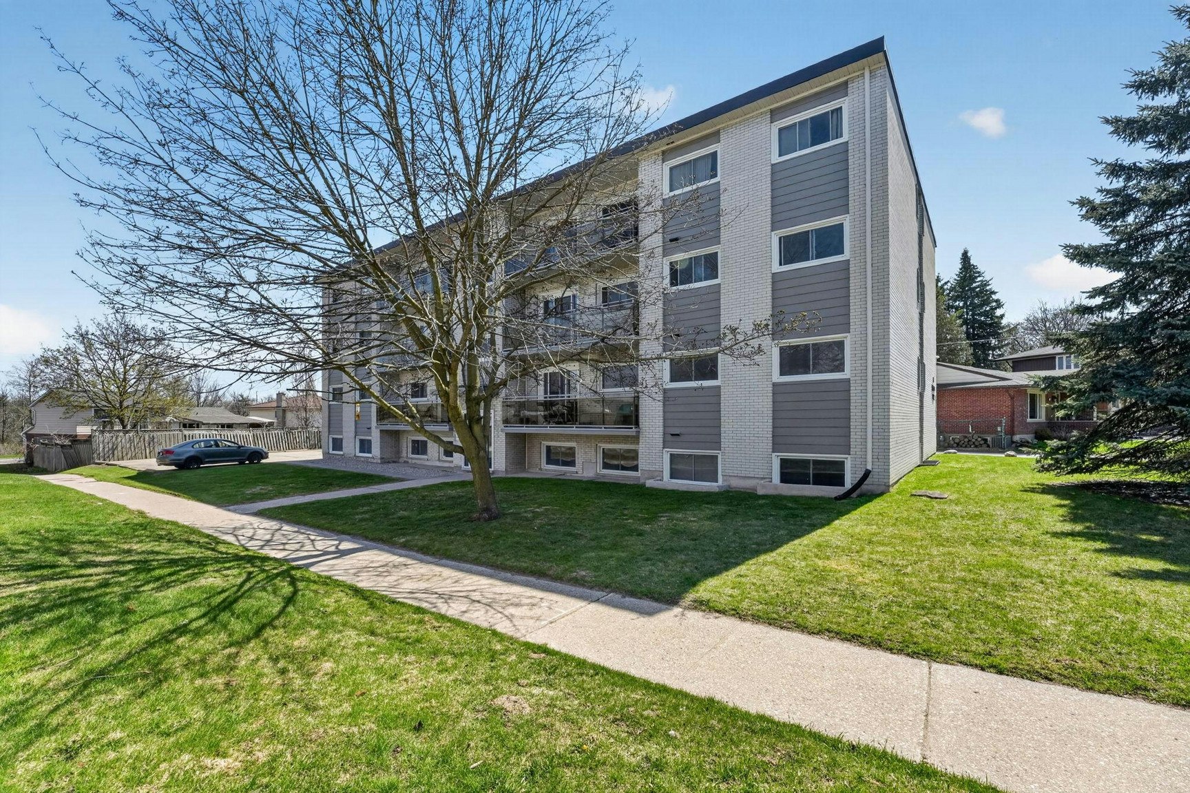 2-81 Kenwood Drive, Kitchener, ON, N2B 3H3
