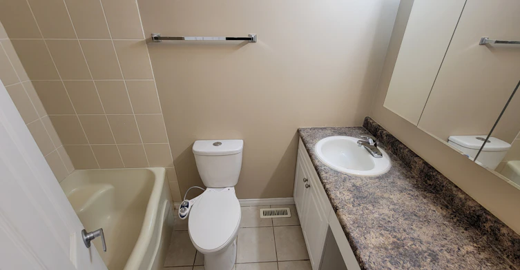 18104 93 Avenue Northwest, Edmonton, AB, T5T 2Y9 - 8