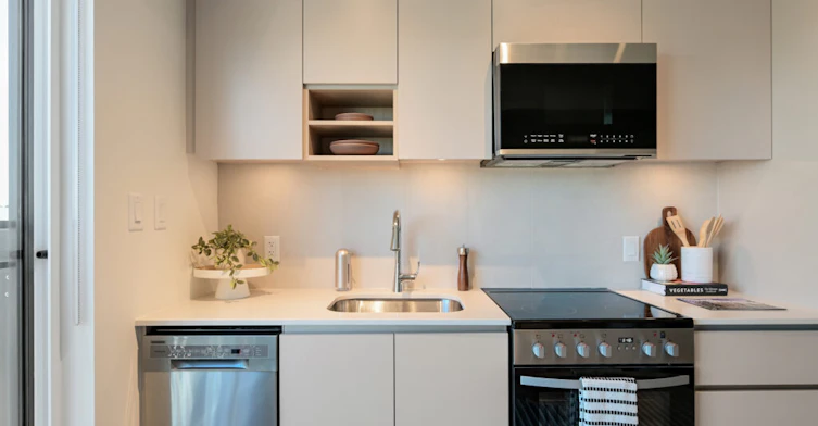 C-417-635 Chatham Street, Victoria, BC, V8T 0G4