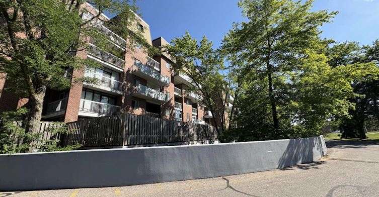 1-3025 The Credit Woodlands, Mississauga, ON, L5C 2V3 - 3