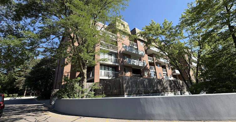 1-3025 The Credit Woodlands, Mississauga, ON, L5C 2V3 - 2