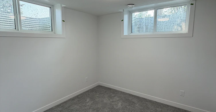 9652 86 Street Northwest, Edmonton, AB, T6C 4C6 - 4