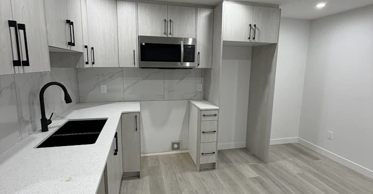 9652 86 Street Northwest, Edmonton, AB, T6C 4C6 - 2