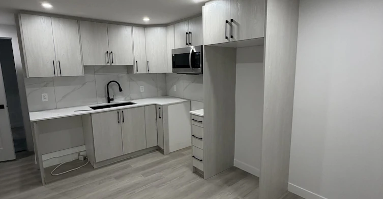 9652 86 Street Northwest, Edmonton, AB, T6C 4C6 - 10