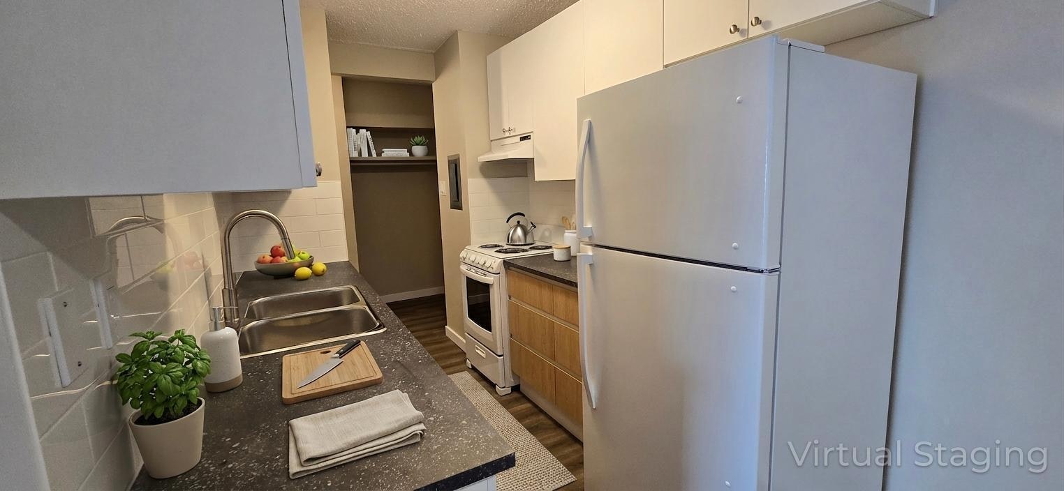 9107 88 Avenue Northwest, Edmonton, AB, T6C 3P9 - 14