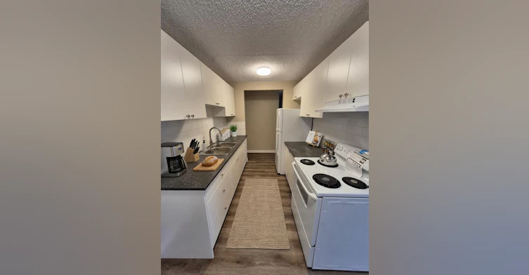 9107 88 Avenue Northwest, Edmonton, AB, T6C 3P9 - 2