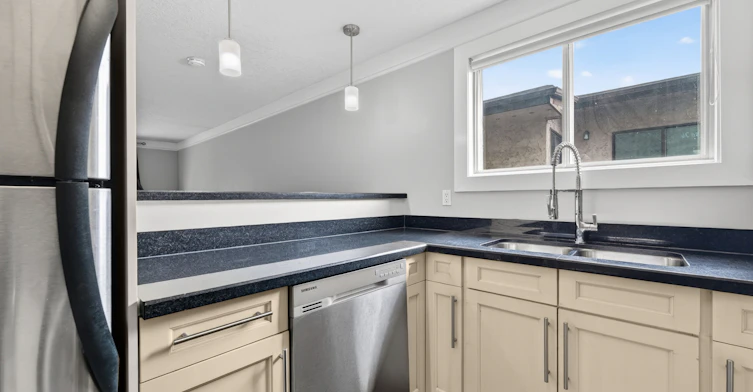 644 Meredith Road Northeast, Calgary, AB, T2E 5A8 - 9