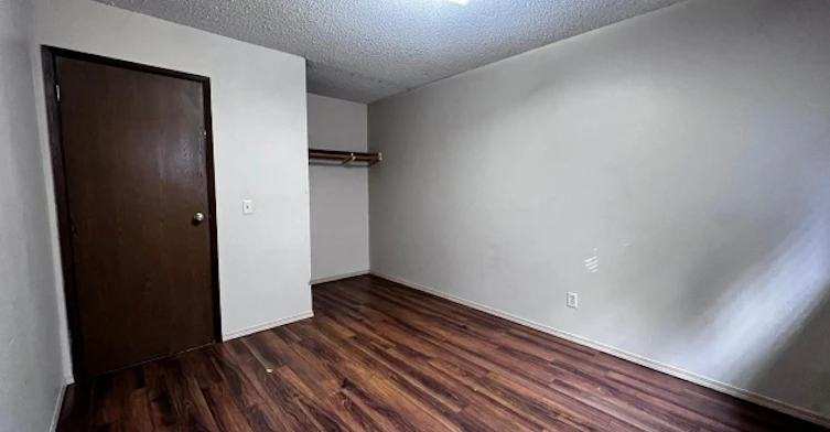 5220 41 Street, Innisfail, AB - 9