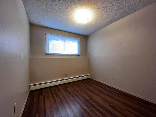 5220 41 Street, Innisfail, AB - 6