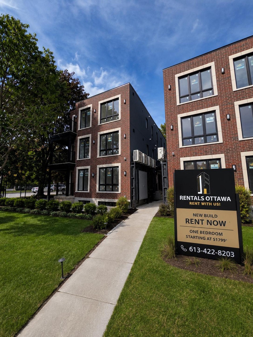 547 Melbourne Avenue, Ottawa, ON, K2A 0M5