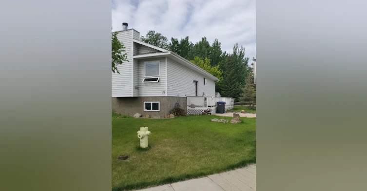 75 Willow Springs Crescent, Sylvan Lake, AB, T4S 1G3