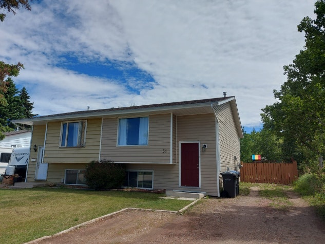 51 Westview Drive, Sylvan Lake, AB, T4S 1J1 - 2