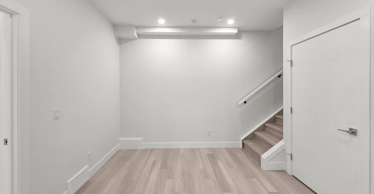 7412 34 Avenue Northwest, Calgary, AB, T3B 1N6 - 3