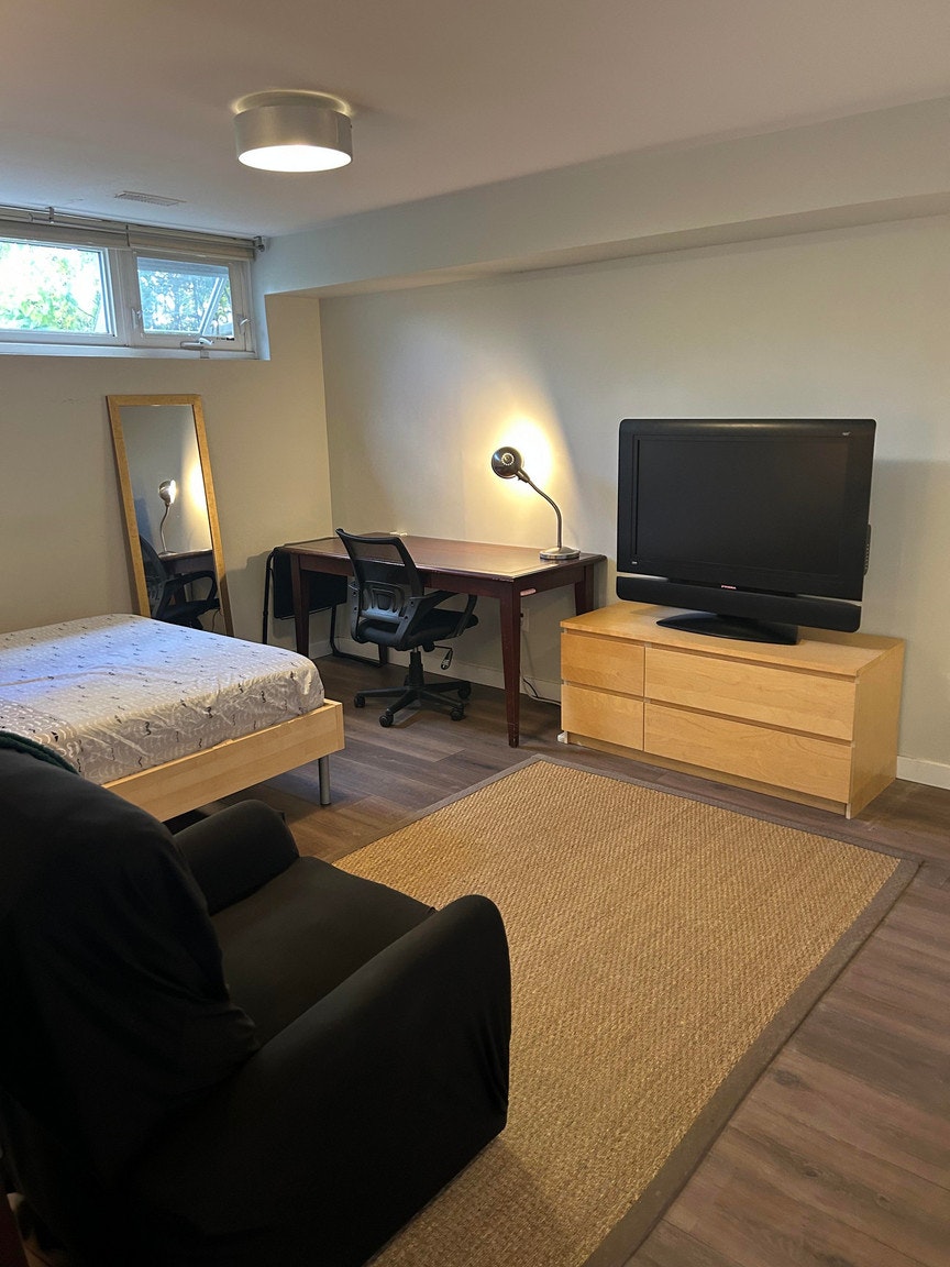 Studio/Bachelor-25 Santa Barbara Road, Toronto, ON, M2N 2C8