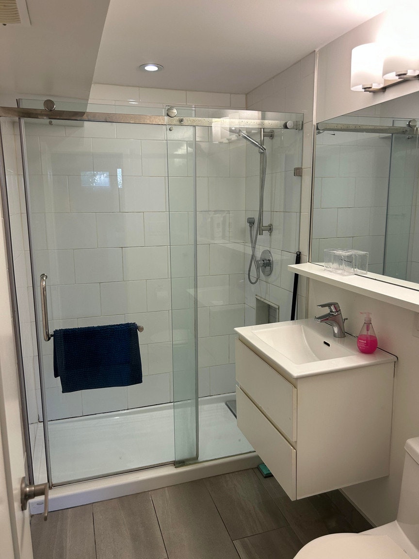 Studio/Bachelor-25 Santa Barbara Road, Toronto, ON, M2N 2C8 - 3
