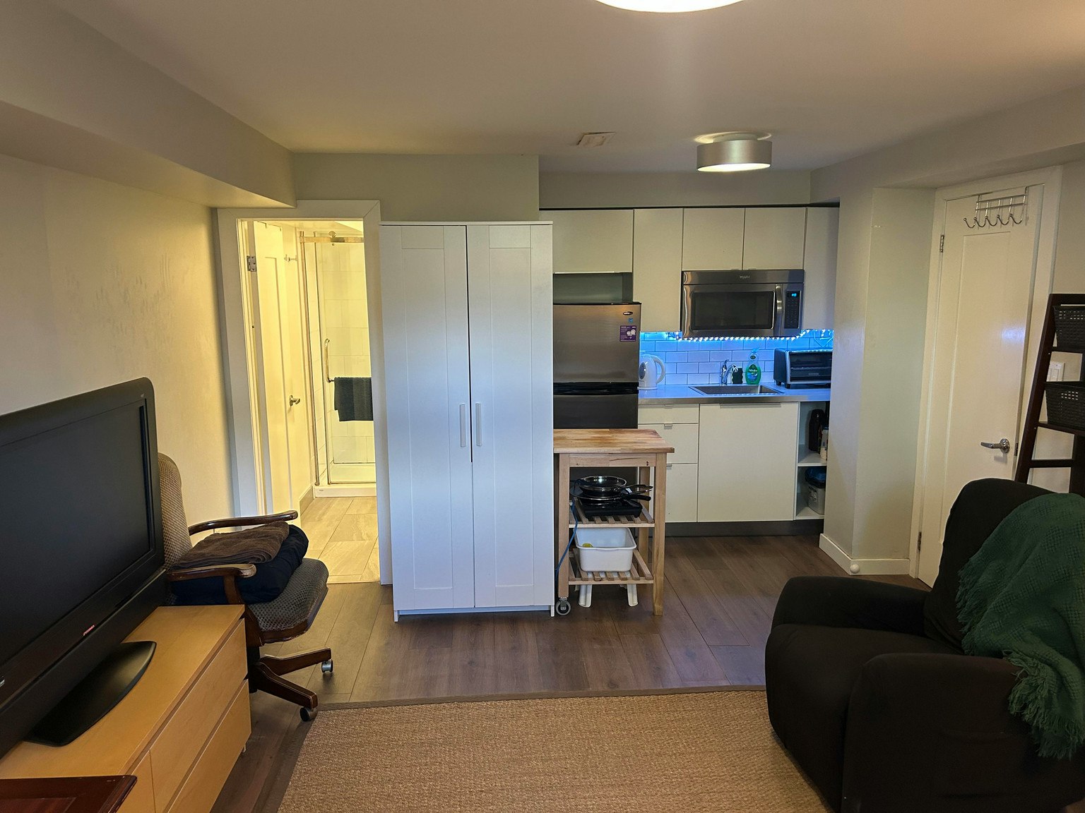 Studio/Bachelor-25 Santa Barbara Road, Toronto, ON, M2N 2C8 - 2